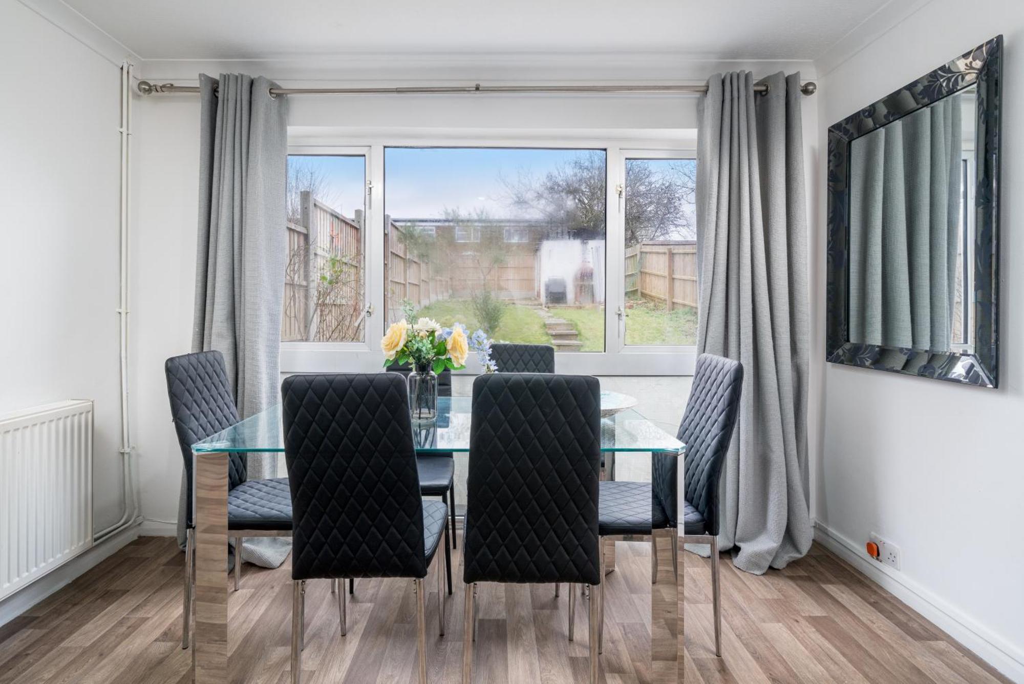 Skyvillion-Stevenage Amazing 3Bed House, Garden, Free Off Street Parking For 2 Cars, Wifi Apartment Exterior foto