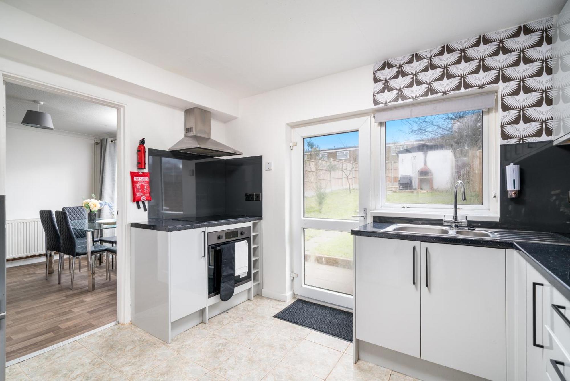 Skyvillion-Stevenage Amazing 3Bed House, Garden, Free Off Street Parking For 2 Cars, Wifi Apartment Exterior foto
